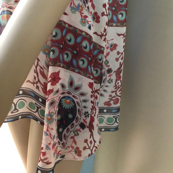 Beautiful Top - Picture 5 of 6